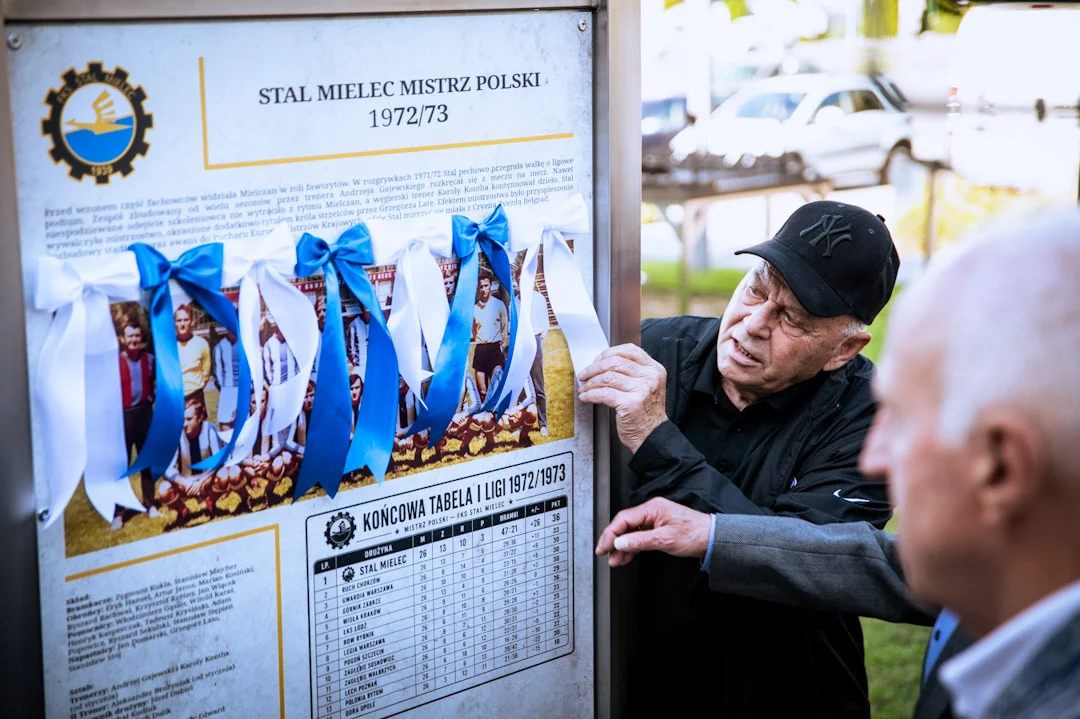Odsłonięcie elementów na skwerze gwiazdy sportu